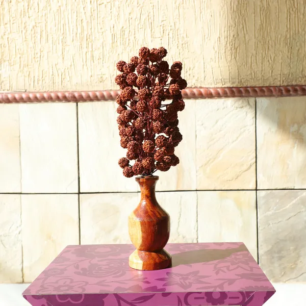 Panch_Mukhi_Rudraksha_Bouquet_With_Wooden_Vase
